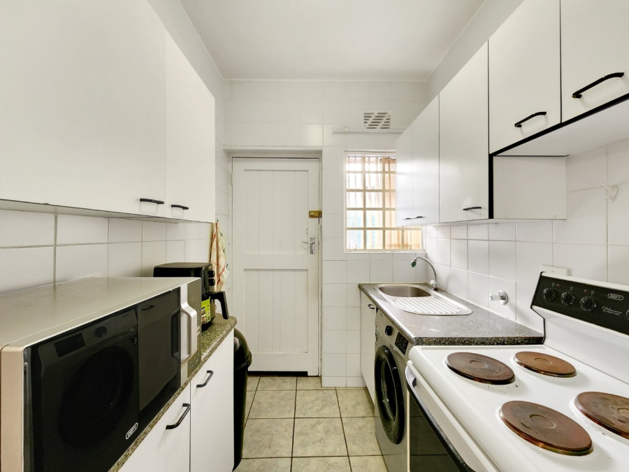 1 Bedroom Property for Sale in Sea Point Western Cape